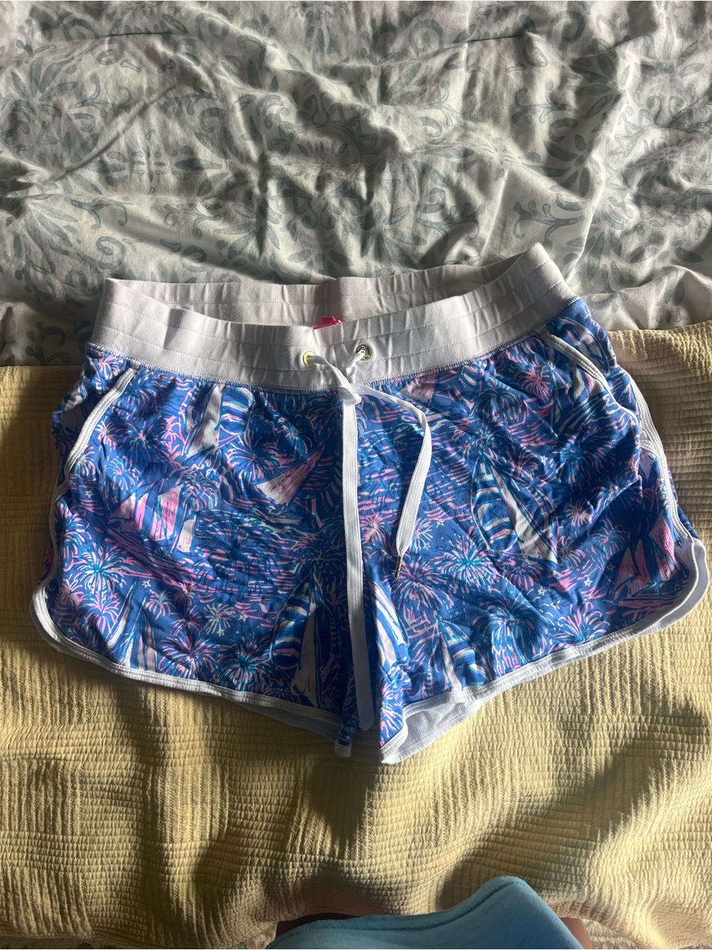 Lilly Pulitzer Women’s Medium Printed Shorts